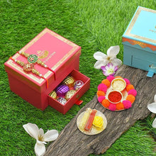गैलरी व्यूवर में इमेज लोड करें, Ruby Red & Emerald Green Bhaiya Rakhi Box