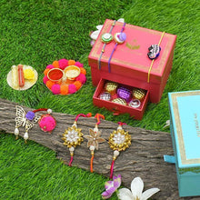 गैलरी व्यूवर में इमेज लोड करें, My Big Family Rakhi Box