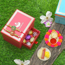 Load image into Gallery viewer, Ruby Red &amp; Emerald Green Bhaiya Rakhi Box
