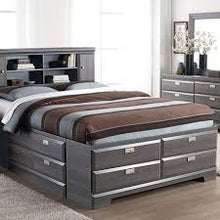 गैलरी व्यूवर में इमेज लोड करें, Wood Bed with Storage
